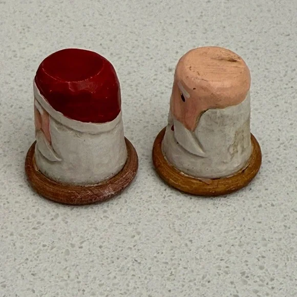 Set of 2 Vintage Santa Claus Resin Thimbles by Eddy Walker Sew Sweet Originals - Picture 3 of 7